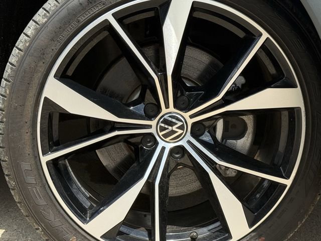 Used 2022 Volkswagen Tiguan SEL R-Line AWD/4WD image 10