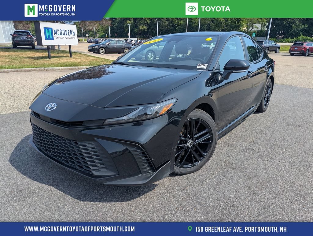 Used 2025 Toyota Camry SE FWD image 1