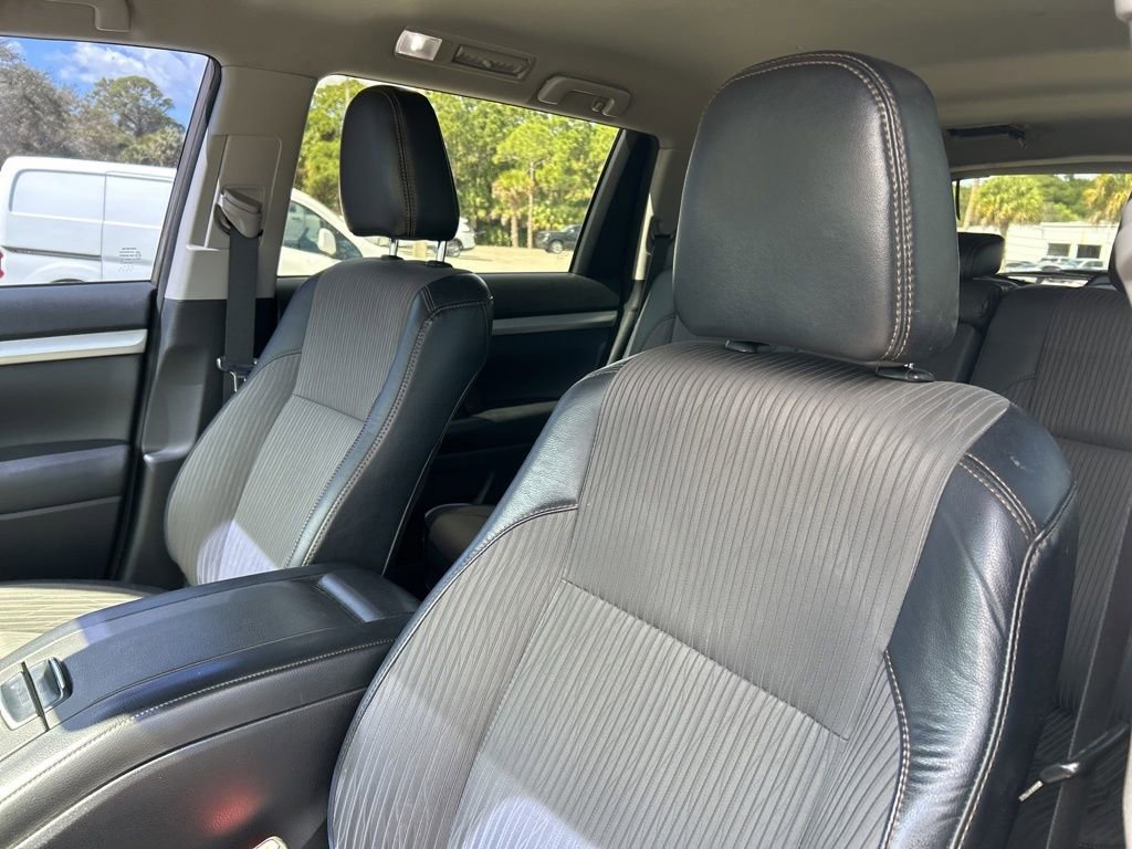 Used 2018 Toyota Highlander Plus FWD image 22