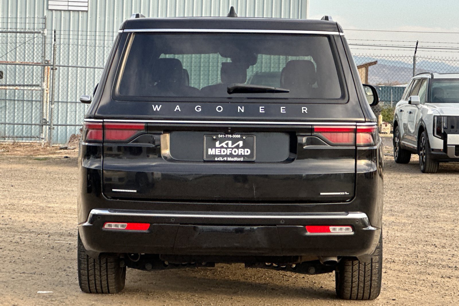 Used 2023 Jeep Wagoneer L Series II AWD/4WD image 5