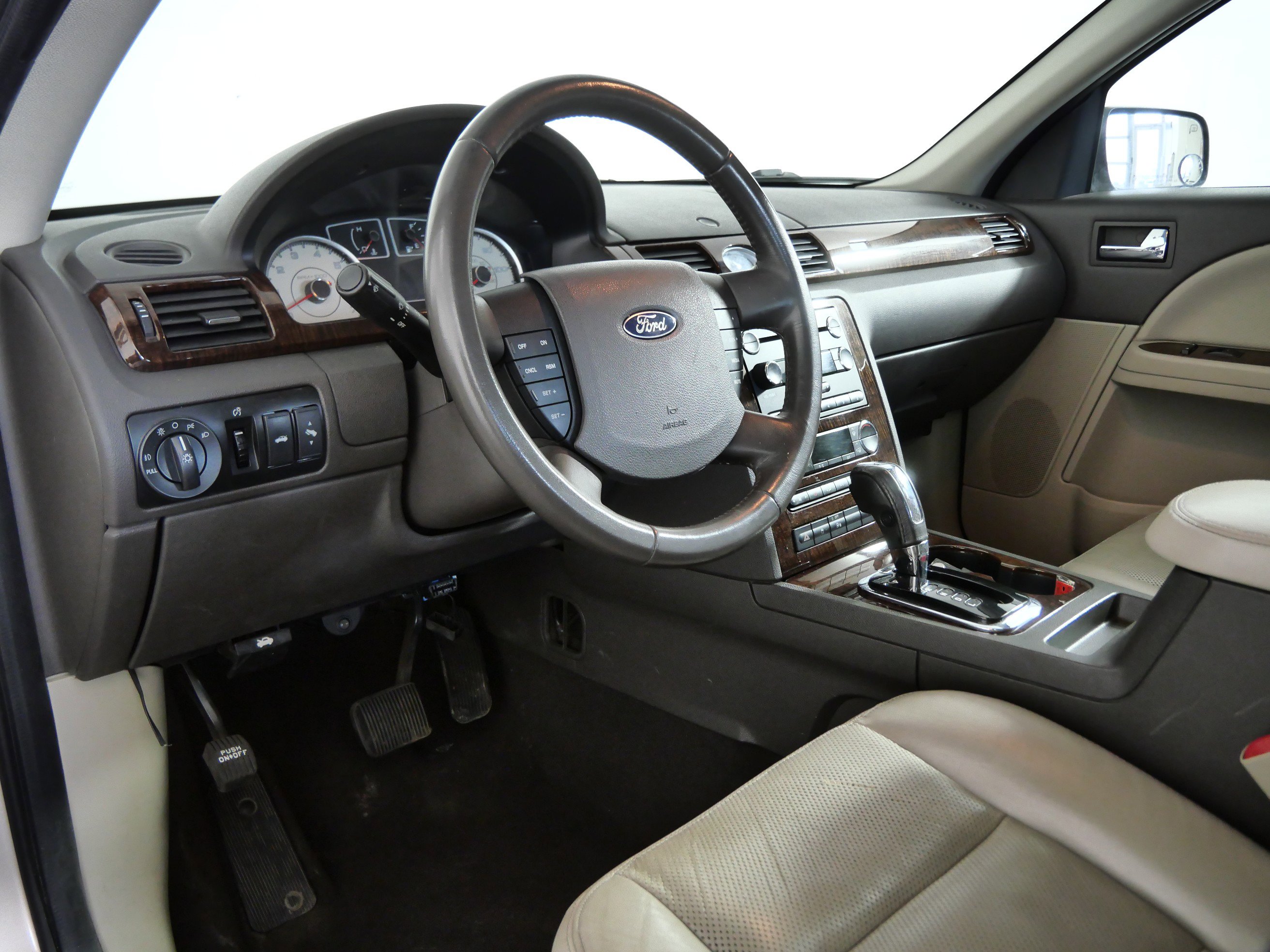 Used 2008 Ford Taurus Limited FWD image 16