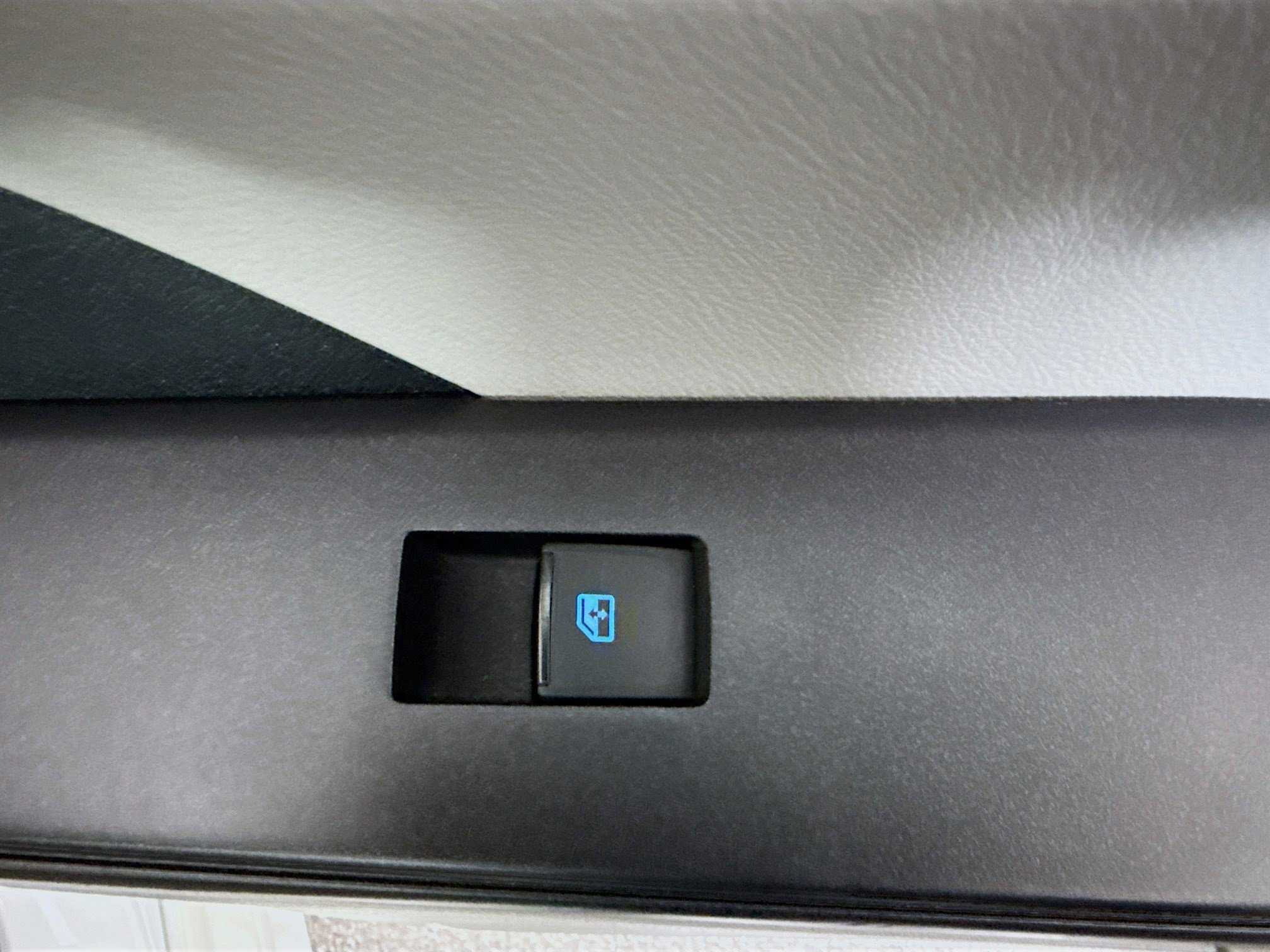 Used 2016 Toyota Camry LE image 30