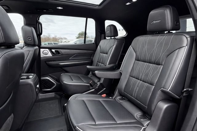 Used 2025 Buick Enclave Avenir w/ Super Cruise Package AWD/4WD image 20