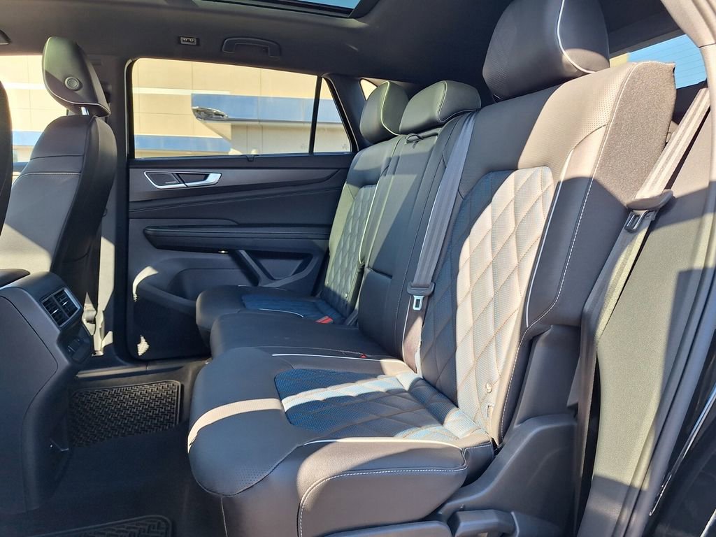 New 2026 Volkswagen Atlas Cross Sport SEL Premium R-Line image 23