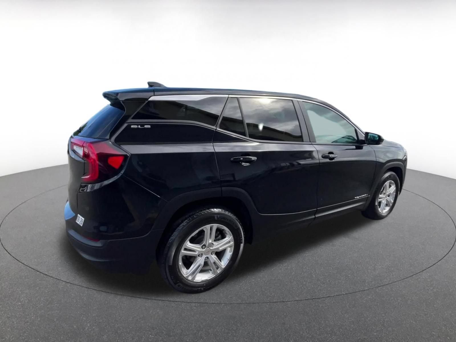 Used 2024 GMC Terrain SLE FWD image 11