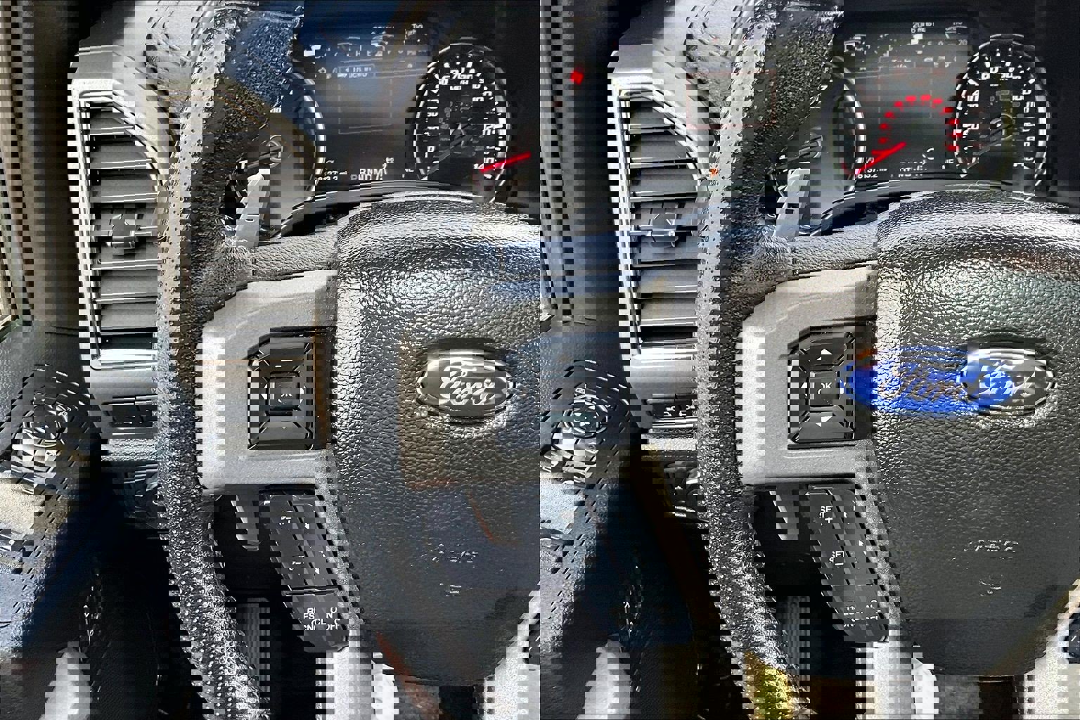 Used 2017 Ford F150 Raptor w/ Equipment Group 802A Luxury image 22