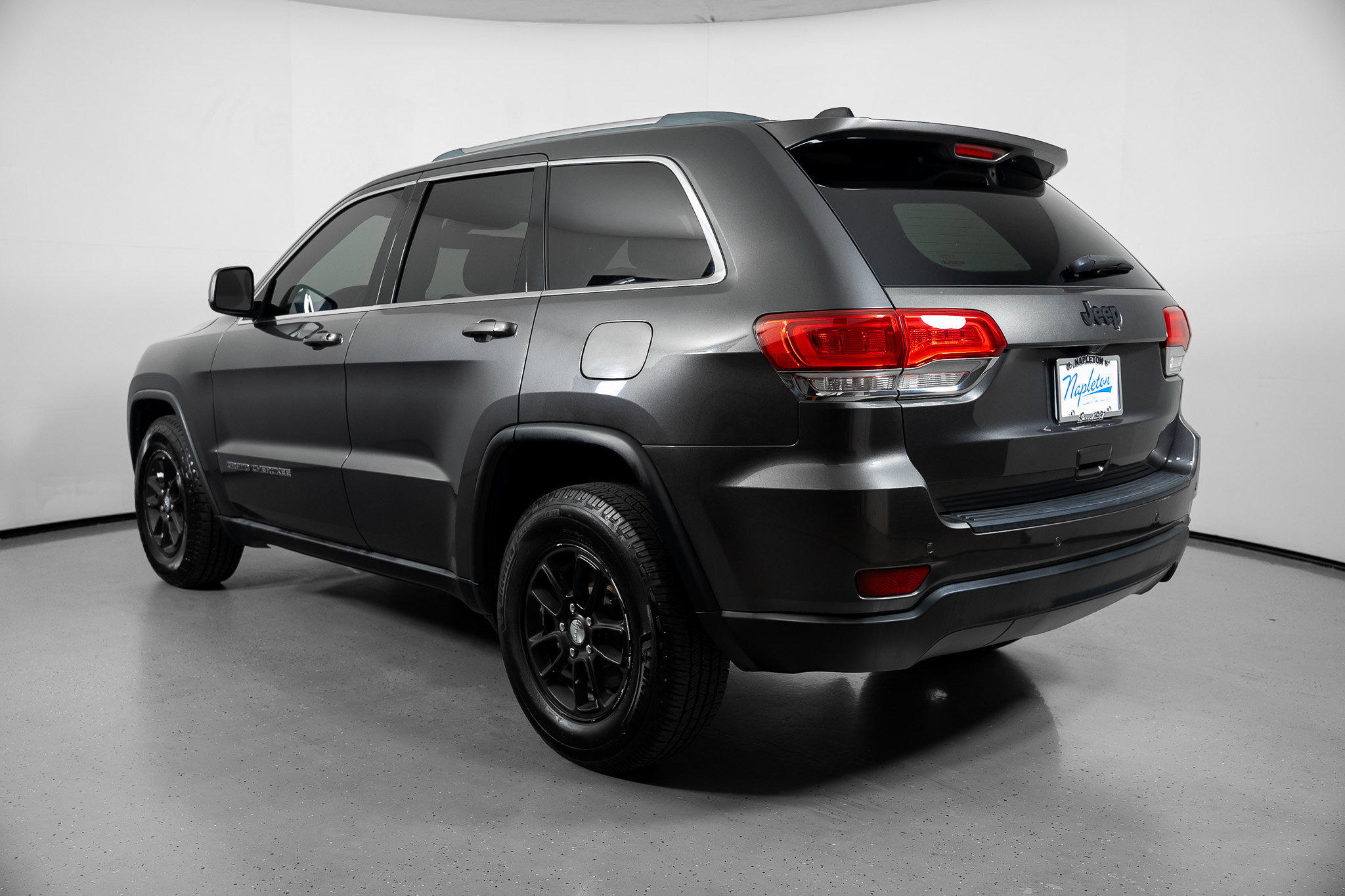 Used 2018 Jeep Grand Cherokee Laredo RWD image 12