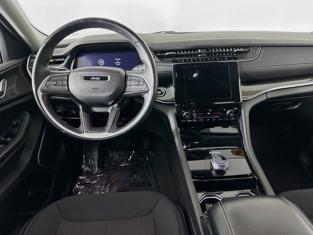 Certified 2022 Jeep Grand Cherokee Laredo w/ Luxury Tech Group I image 33