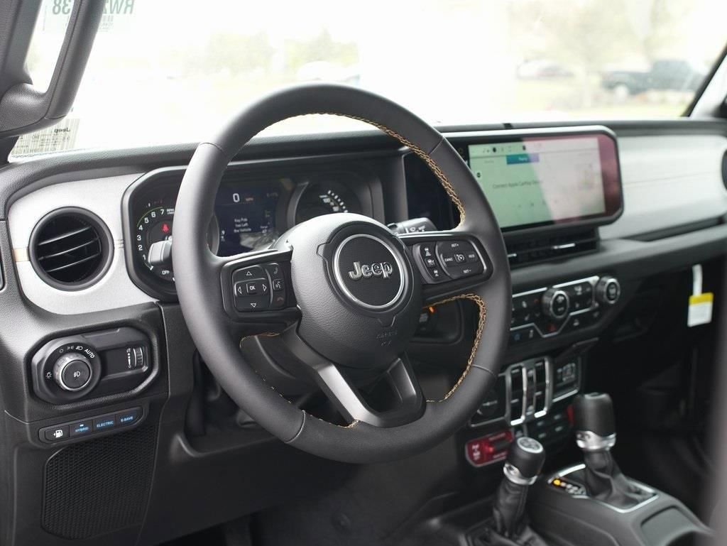 Used 2024 Jeep Wrangler Unlimited image 19