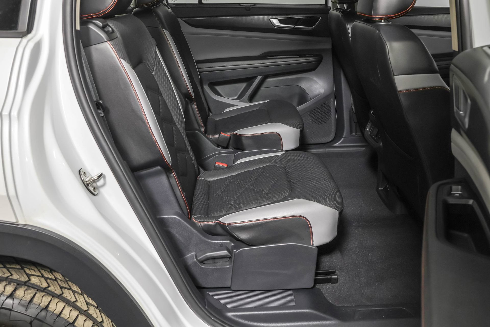 Used 2024 Volkswagen Atlas Peak Edition SEL image 45