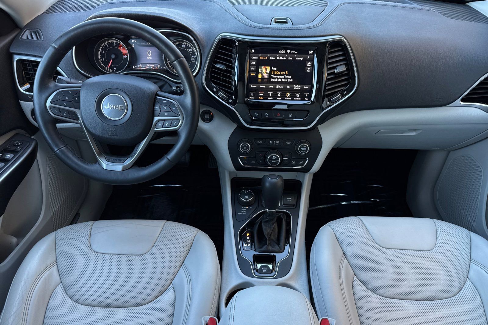 Used 2019 Jeep Cherokee Limited w/ Luxury Group AWD/4WD image 16
