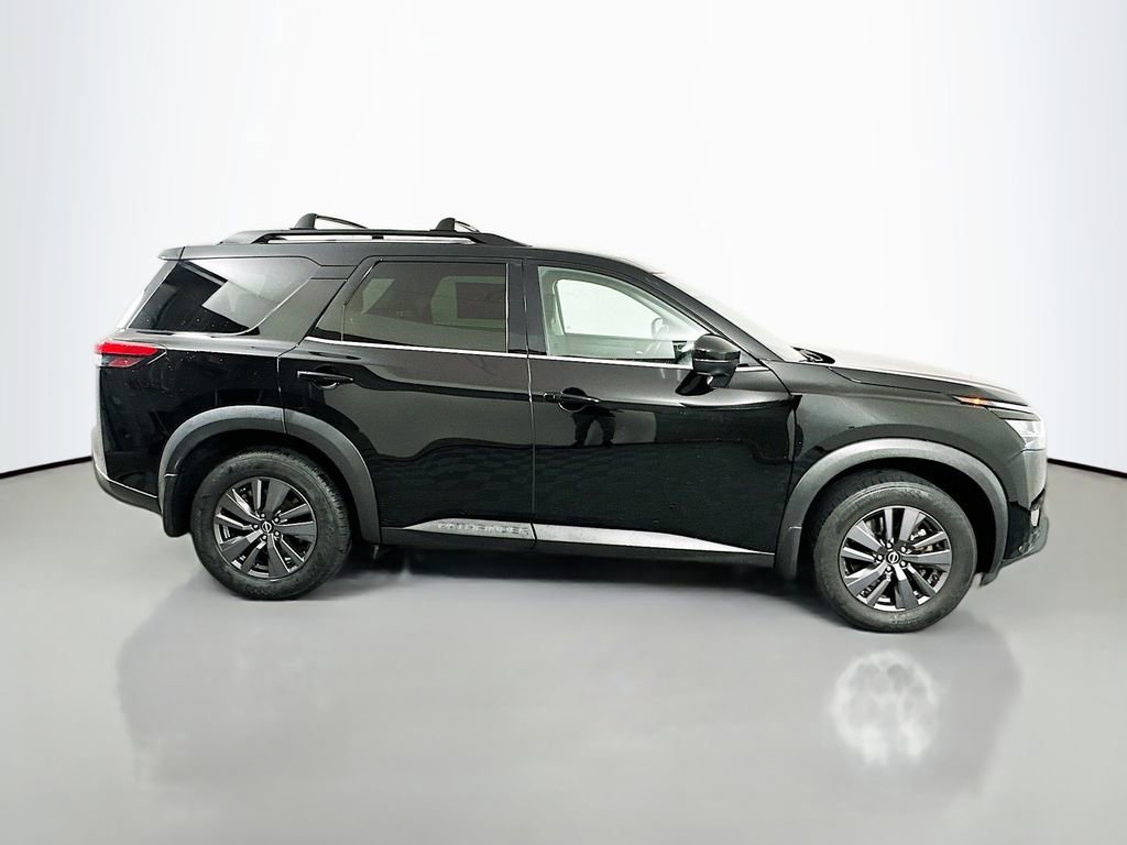 Used 2022 Nissan Pathfinder SV w/ SV Black Package image 8