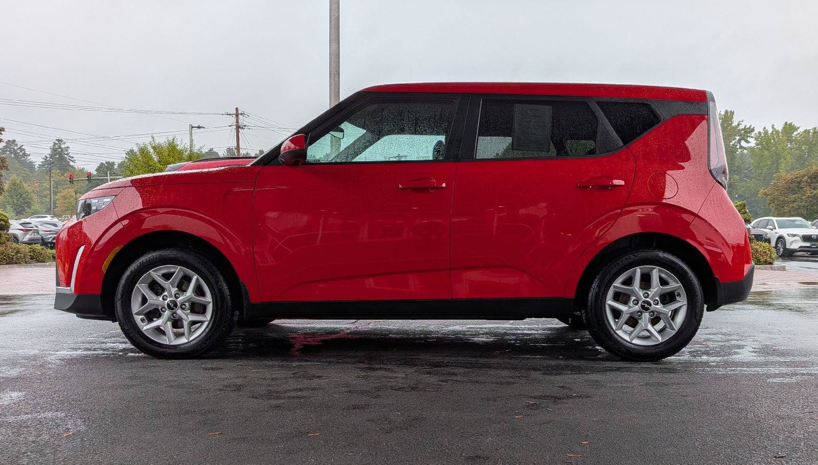Used 2023 Kia Soul LX w/ LX Technology Package FWD image 6