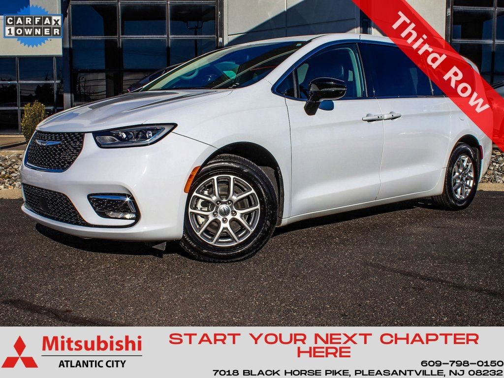 Used 2024 Chrysler Pacifica Touring-L image 1