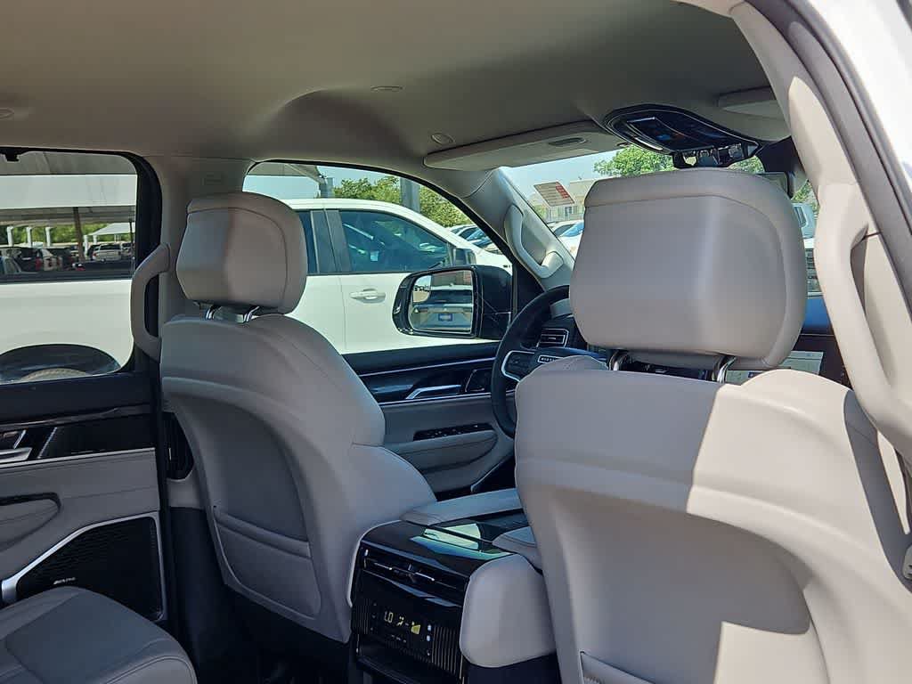 Used 2024 Jeep Wagoneer 4WD w/ Convenience Group I image 17