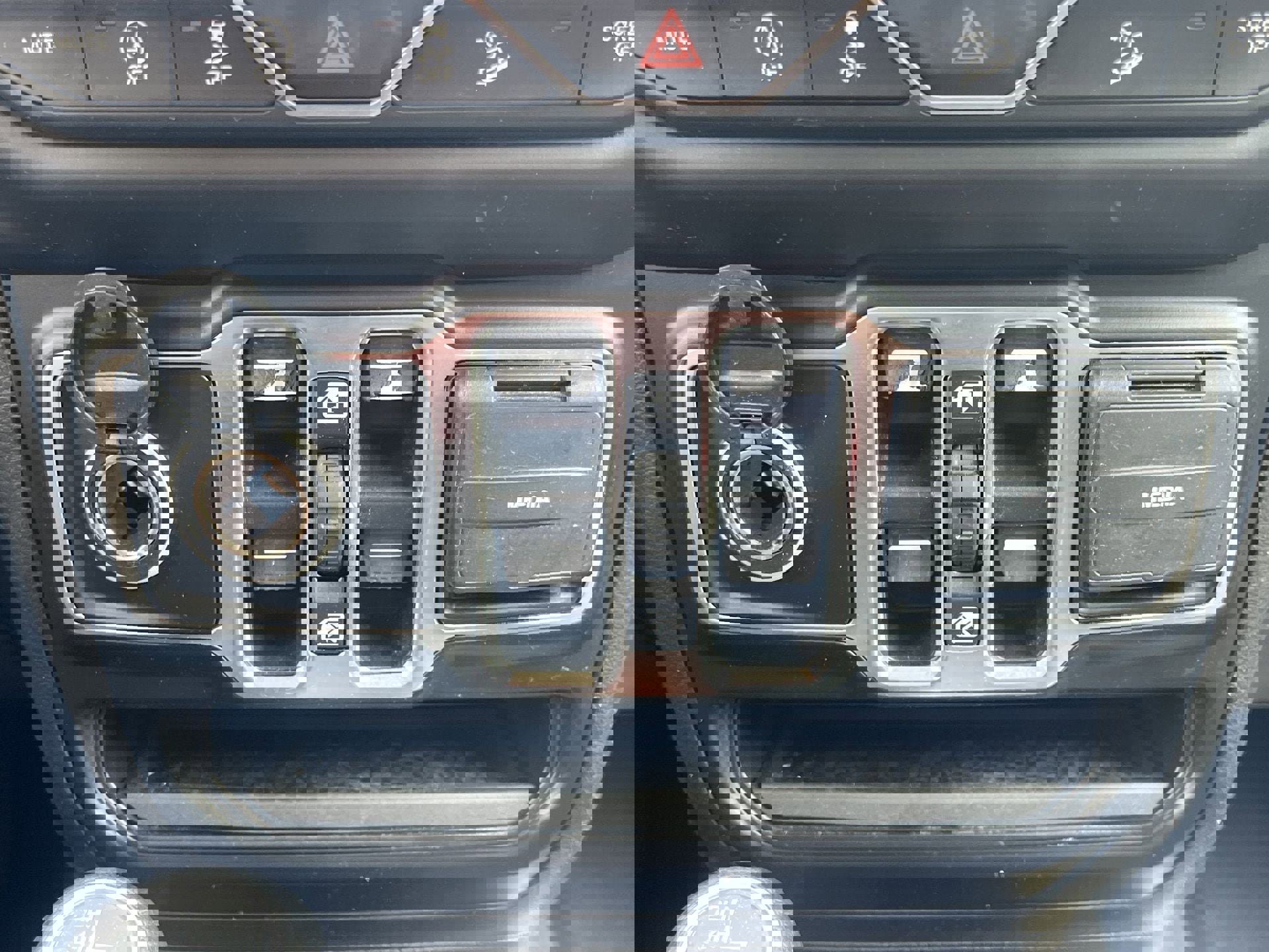 Used 2019 Jeep Wrangler Unlimited Sahara w/ Cold Weather Group image 7