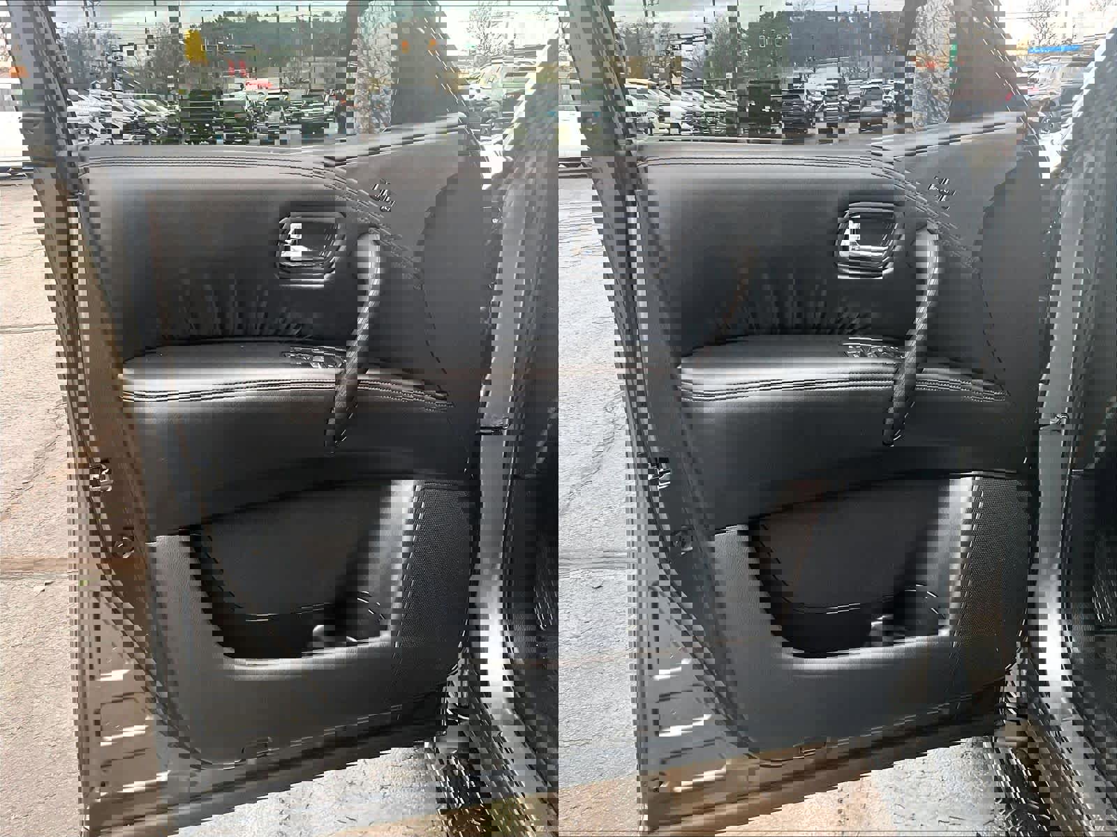 Used 2022 Nissan Armada SL w/ Midnight Edition Package image 9