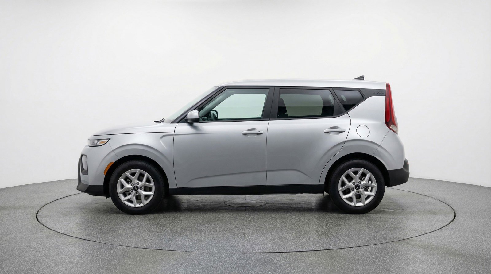 Used 2025 Kia Soul LX w/ LX Technology Package FWD image 4