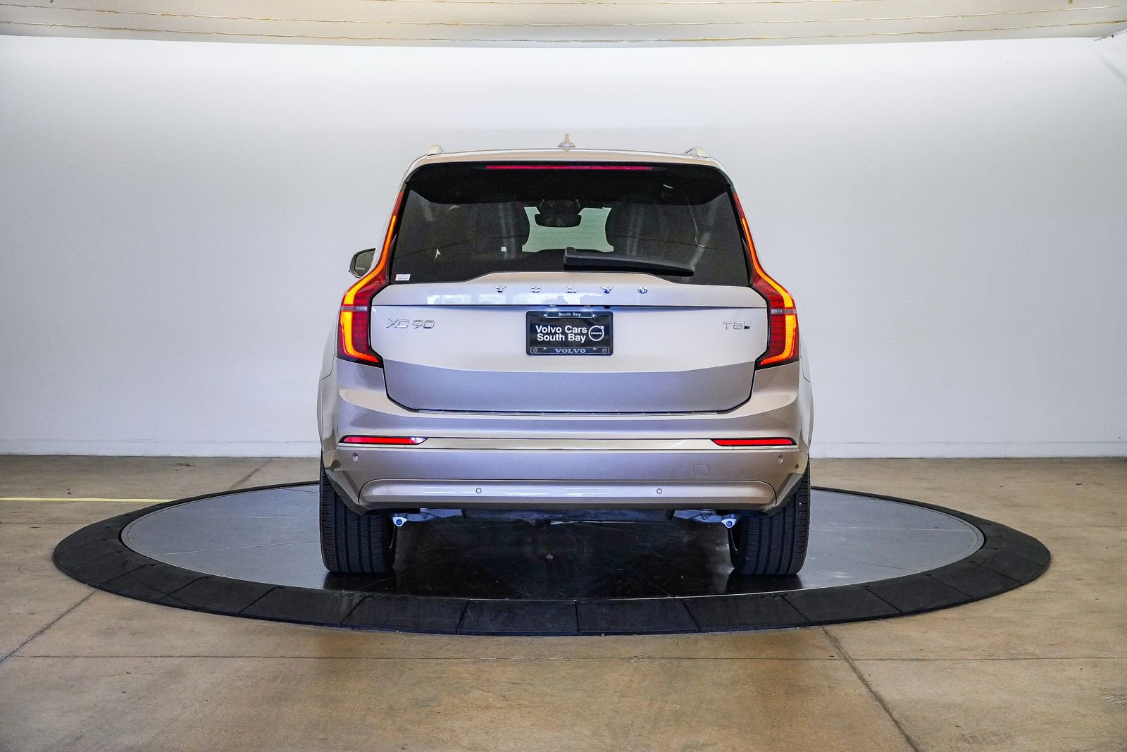 Certified 2026 Volvo XC90 T8 Plus w/ Protection Package Premier AWD/4WD image 3