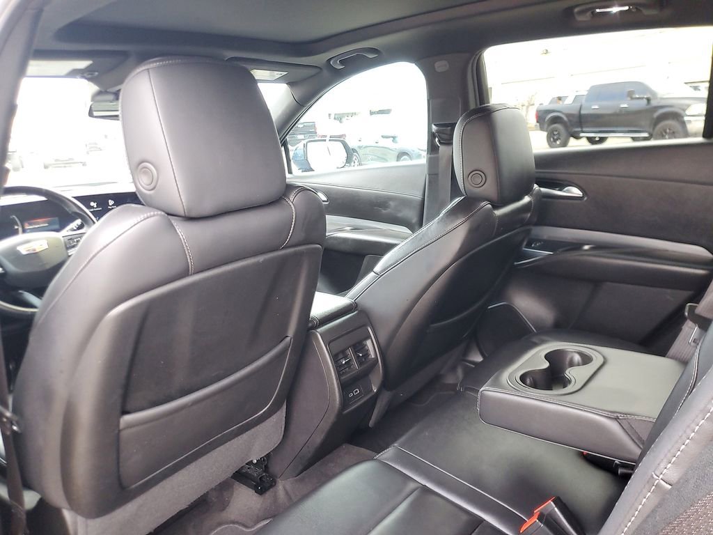 Used 2024 Cadillac XT4 Premium Luxury image 11