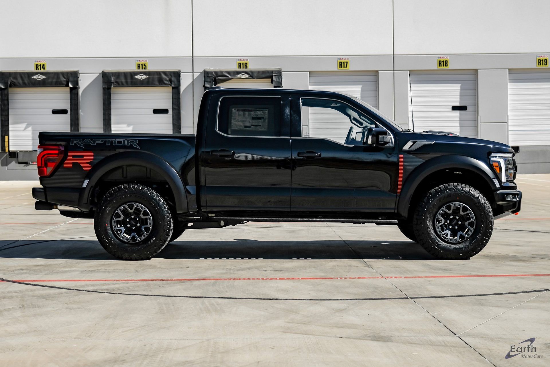 Used 2025 Ford F150 Raptor w/ Equipment Group 803A Raptor R AWD/4WD image 18