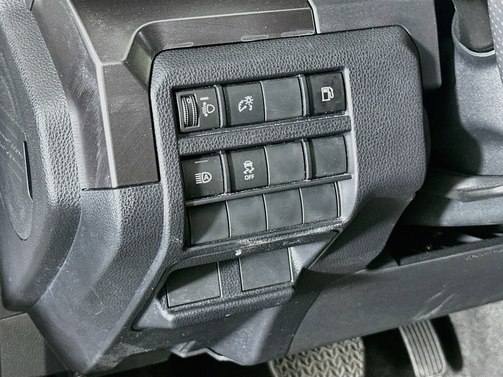 Used 2025 Toyota 4Runner SR5 AWD/4WD image 17