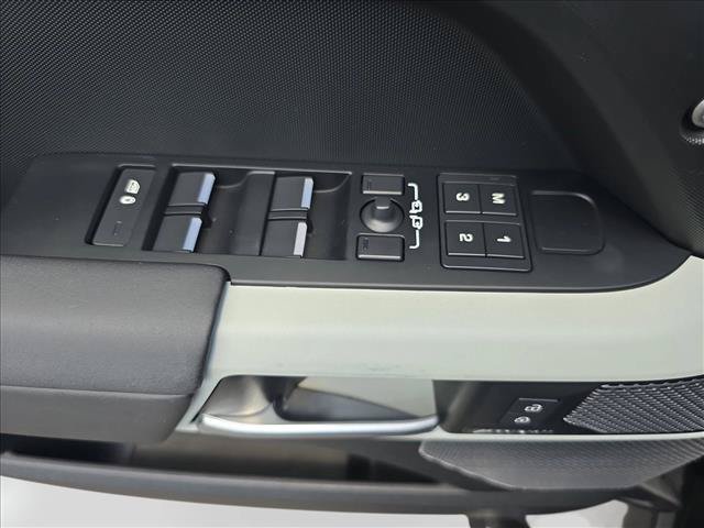 Used 2024 Land Rover Defender 110 X-Dynamic SE AWD/4WD image 27