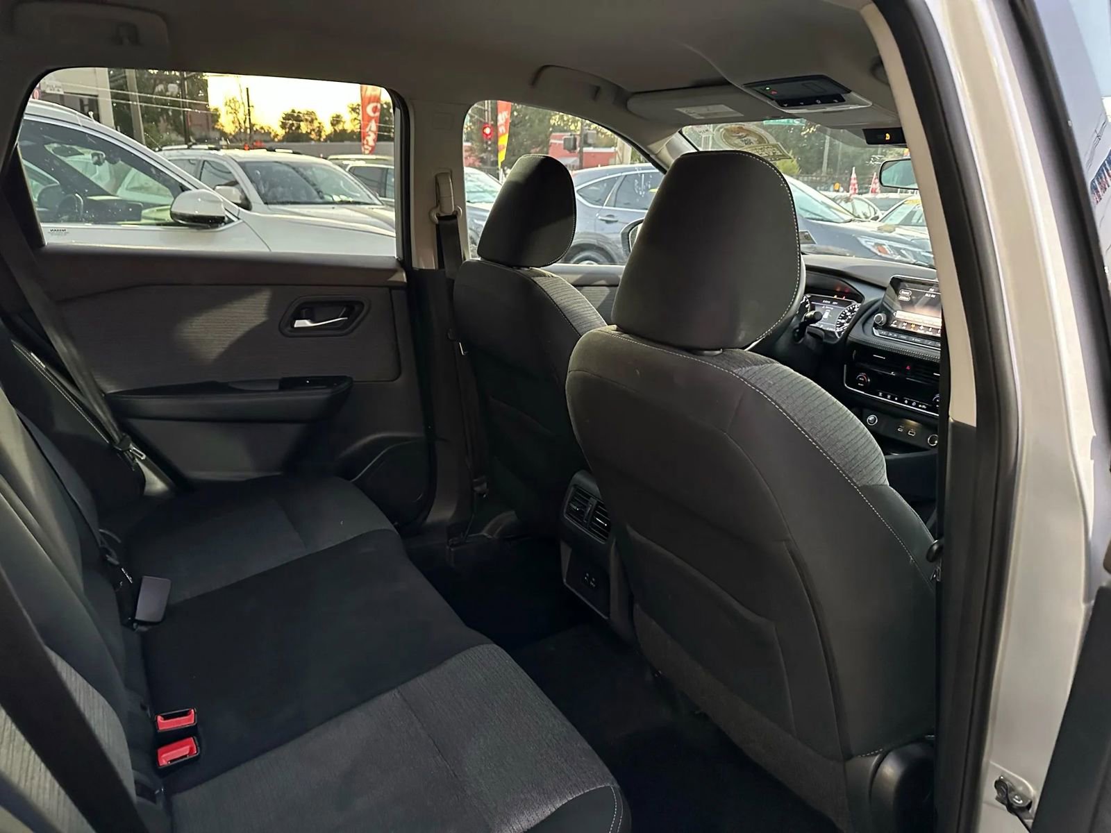 Used 2021 Nissan Rogue SV image 16