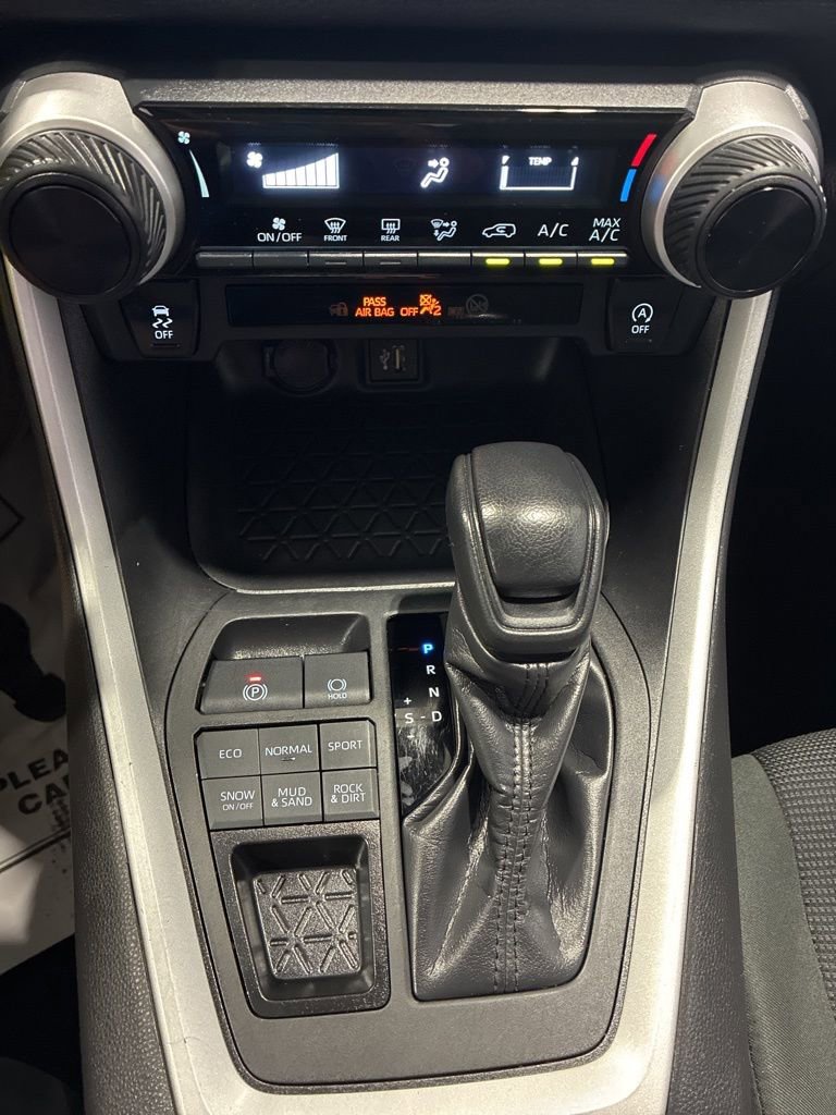 Used 2024 Toyota RAV4 LE image 21