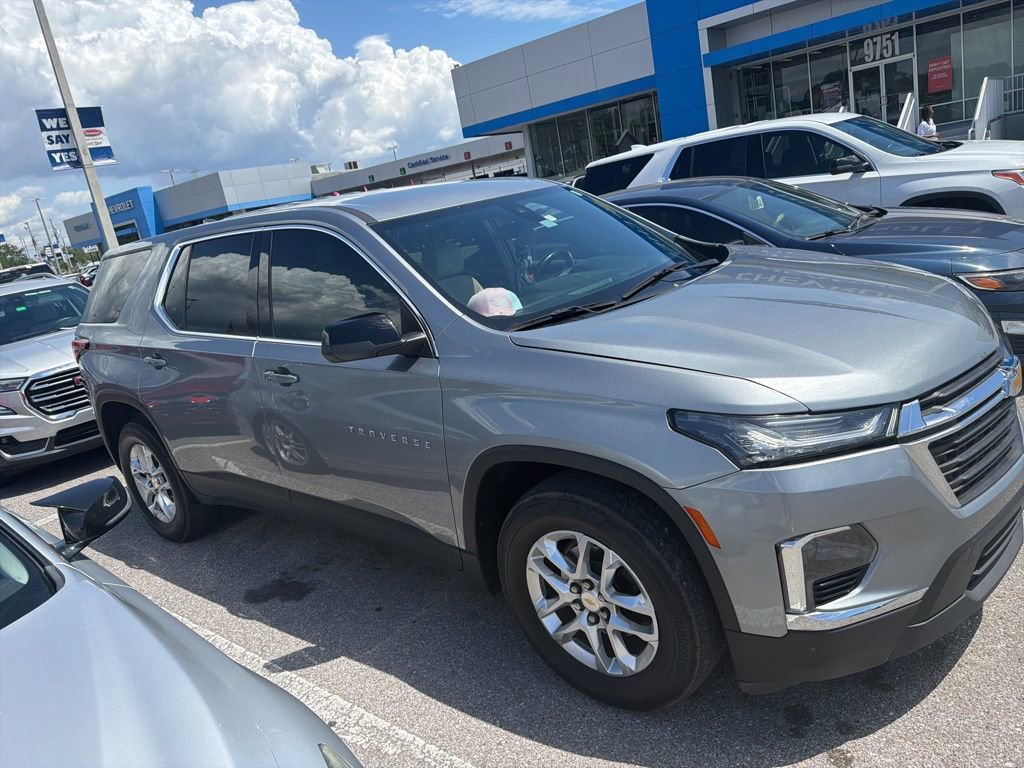 Used 2023 Chevrolet Traverse LS FWD image 3