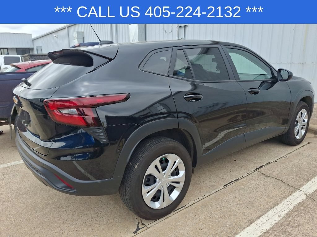 Used 2025 Chevrolet Trax LS w/ Driver Confidence Package FWD image 20