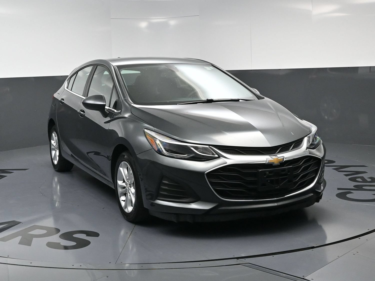 Used 2019 Chevrolet Cruze LT w/ Convenience Package FWD image 3