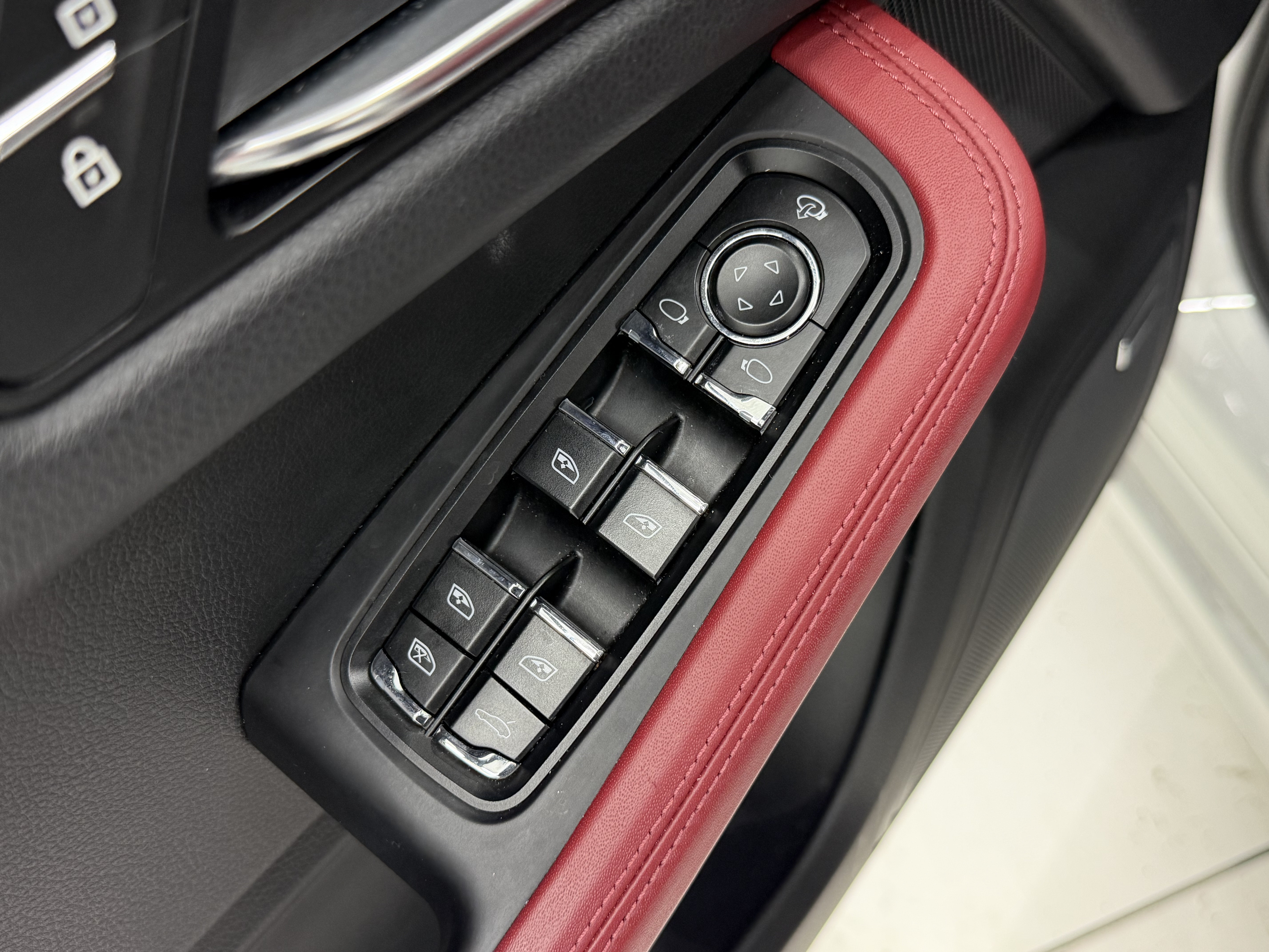 Certified 2023 Porsche Macan GTS AWD/4WD image 29