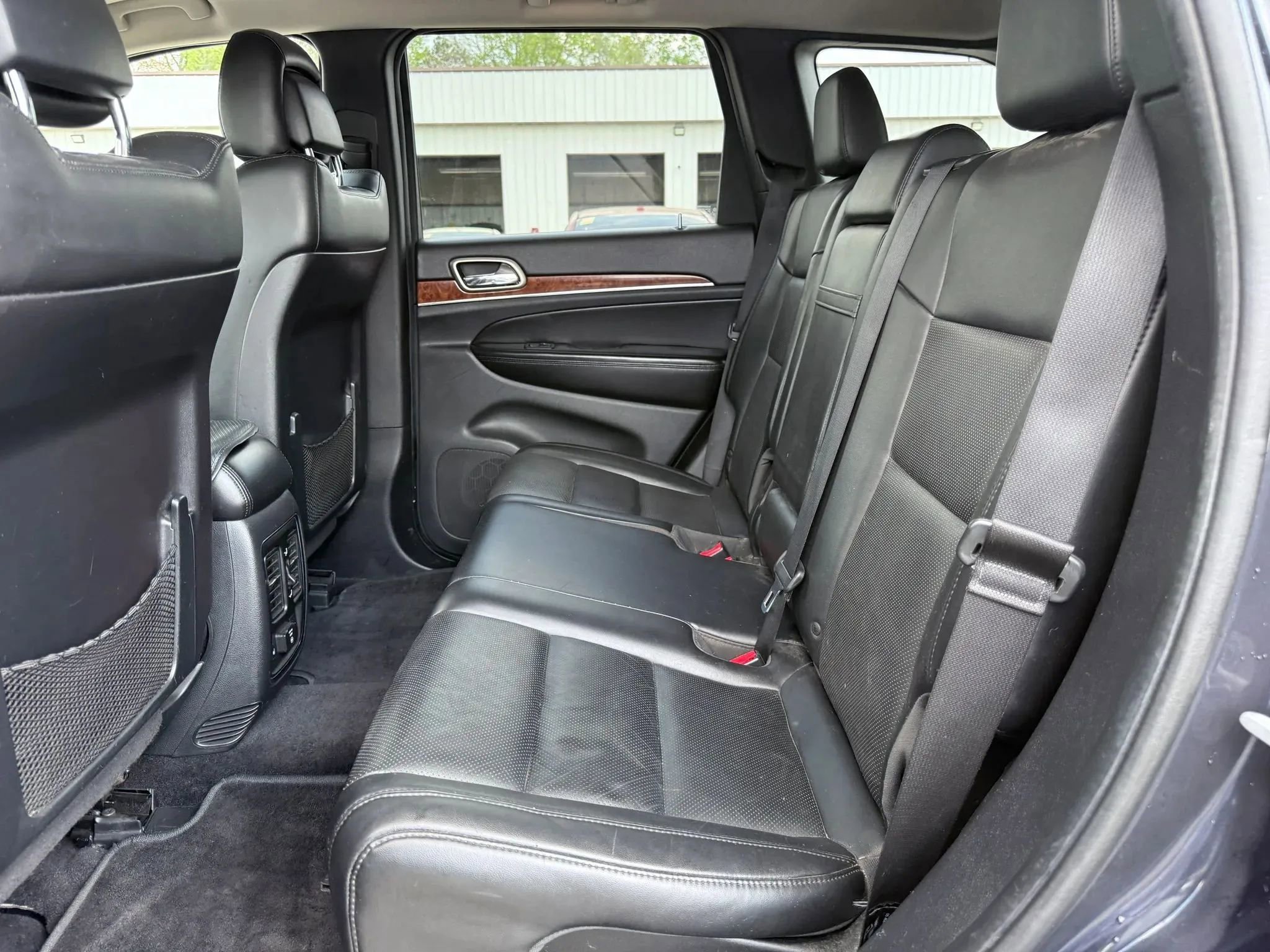 Used 2011 Jeep Grand Cherokee Limited w/ Luxury Group II image 21