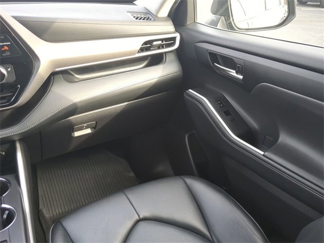 Used 2022 Toyota Highlander XLE image 16