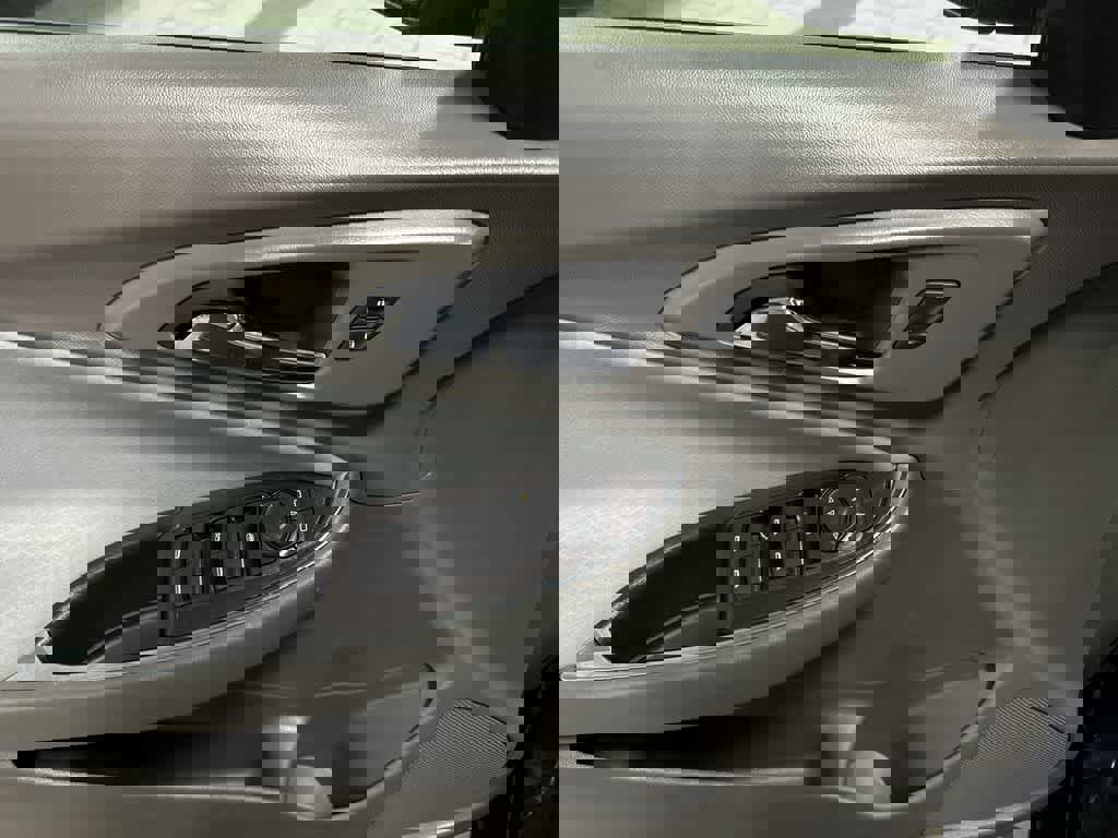 Used 2018 Chevrolet Malibu LT image 22