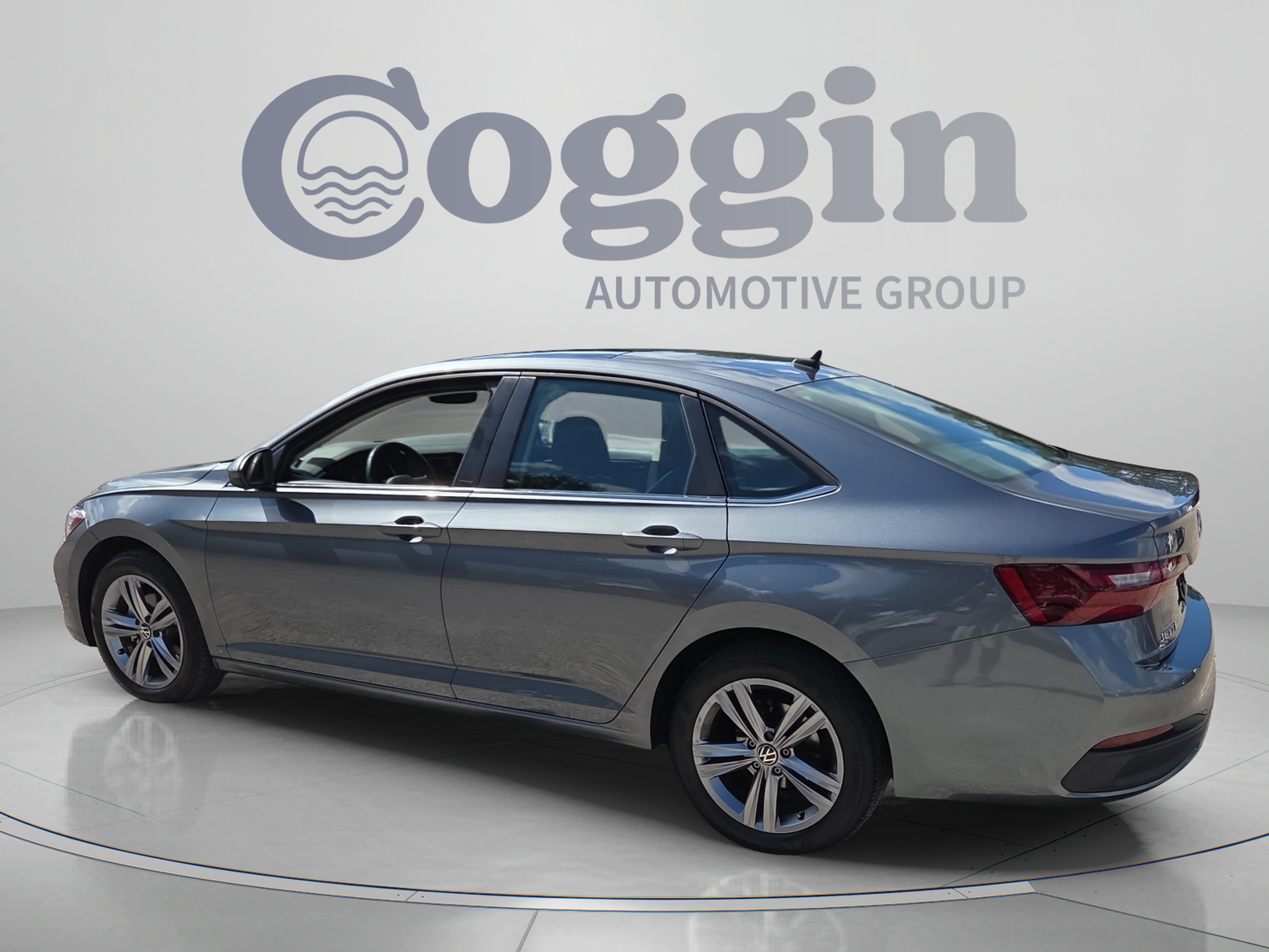 Used 2023 Volkswagen Jetta SE w/ Panoramic Sunroof Package FWD image 3
