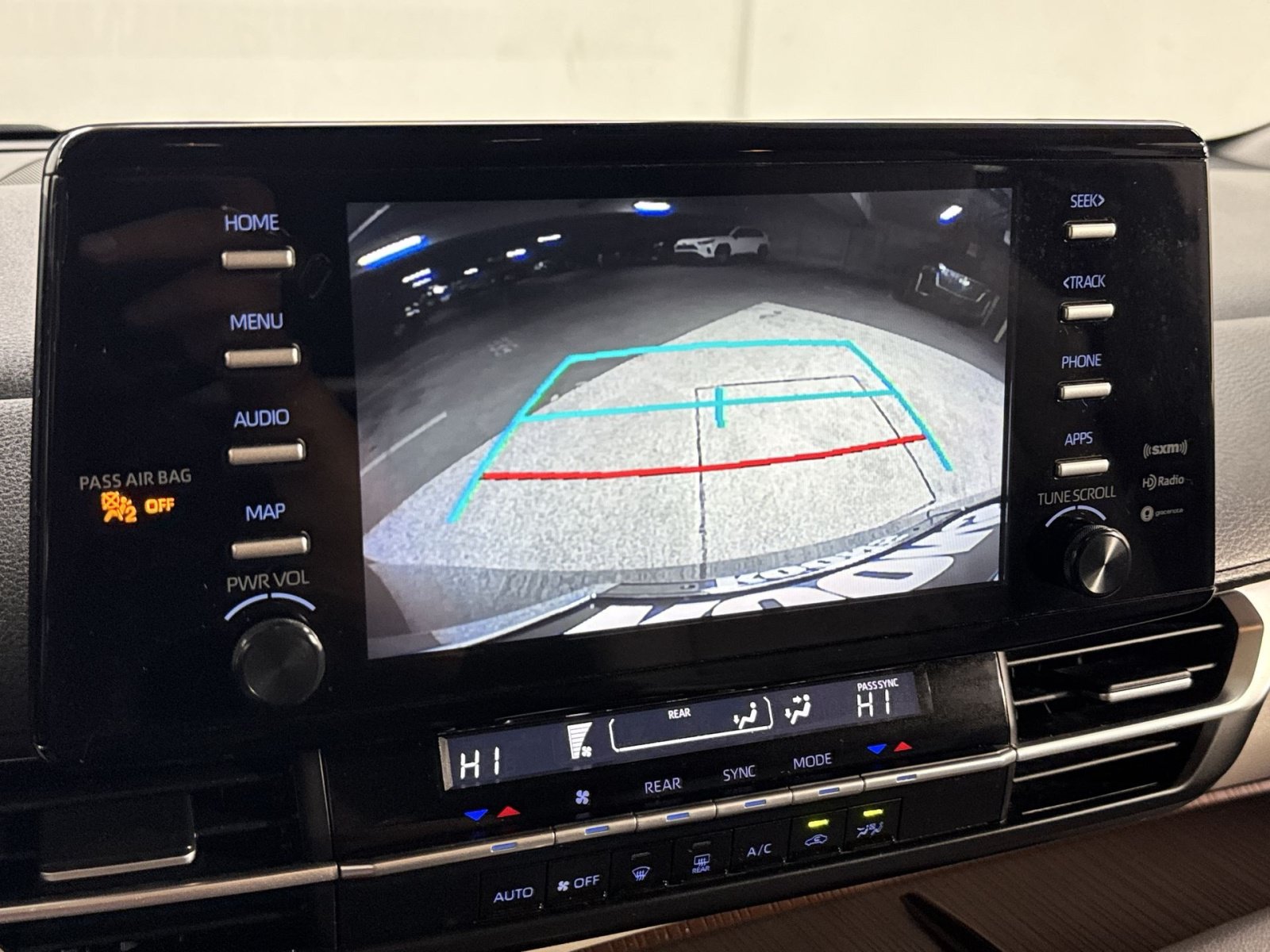 Used 2024 Toyota Sienna LE FWD image 31