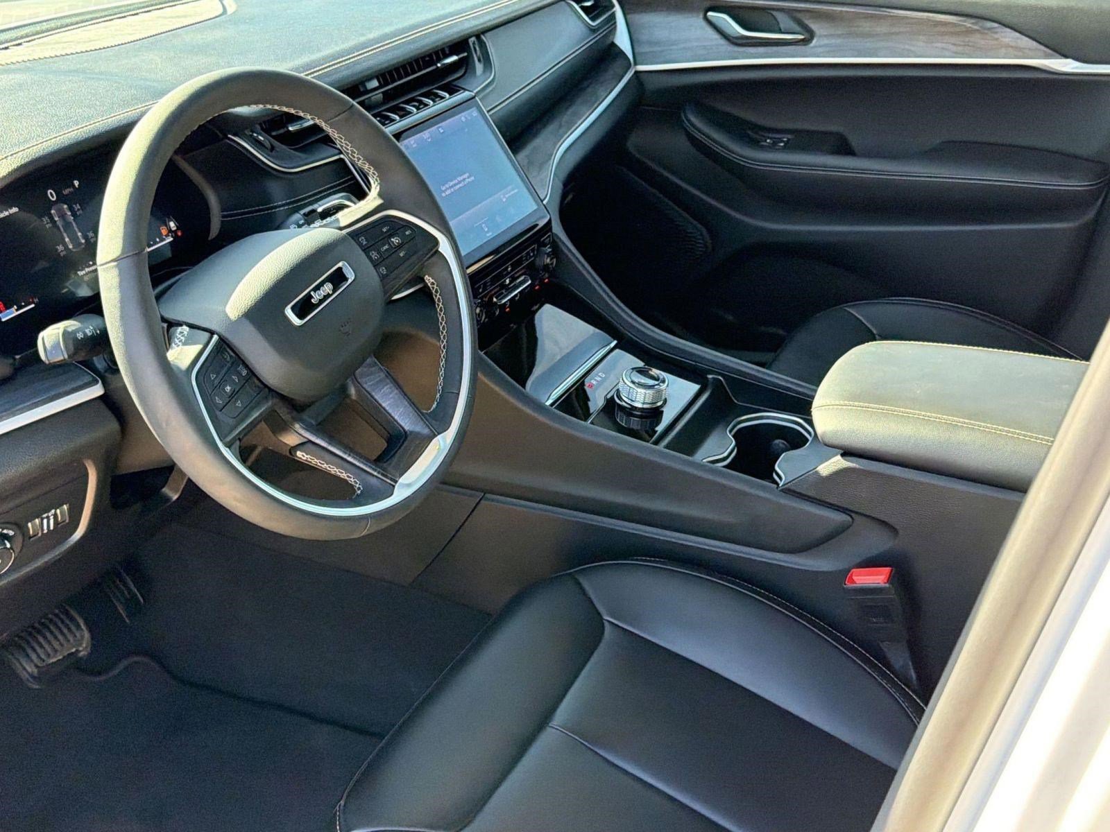 Used 2025 Jeep Grand Cherokee Limited image 15