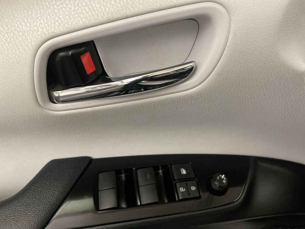 Used 2022 Toyota Prius XLE image 16