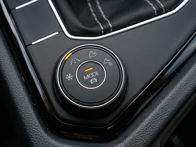 Used 2023 Volkswagen Taos SE image 33