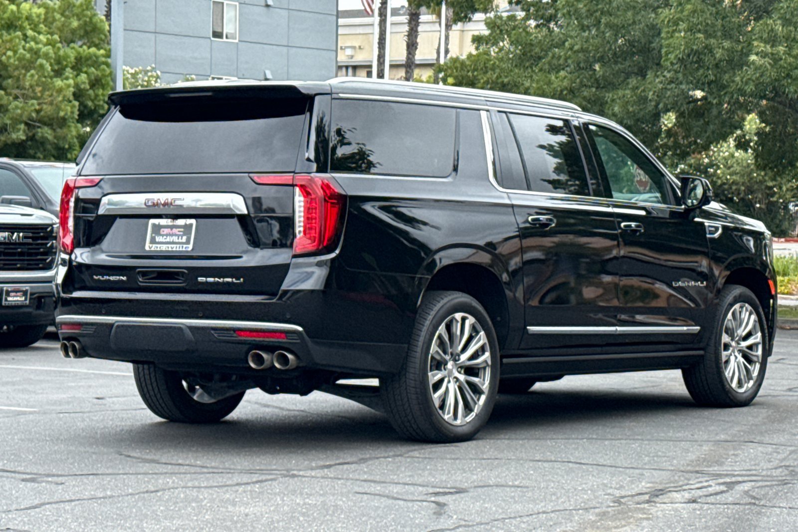 Used 2021 GMC Yukon XL Denali w/ Denali Ultimate Package AWD/4WD image 5