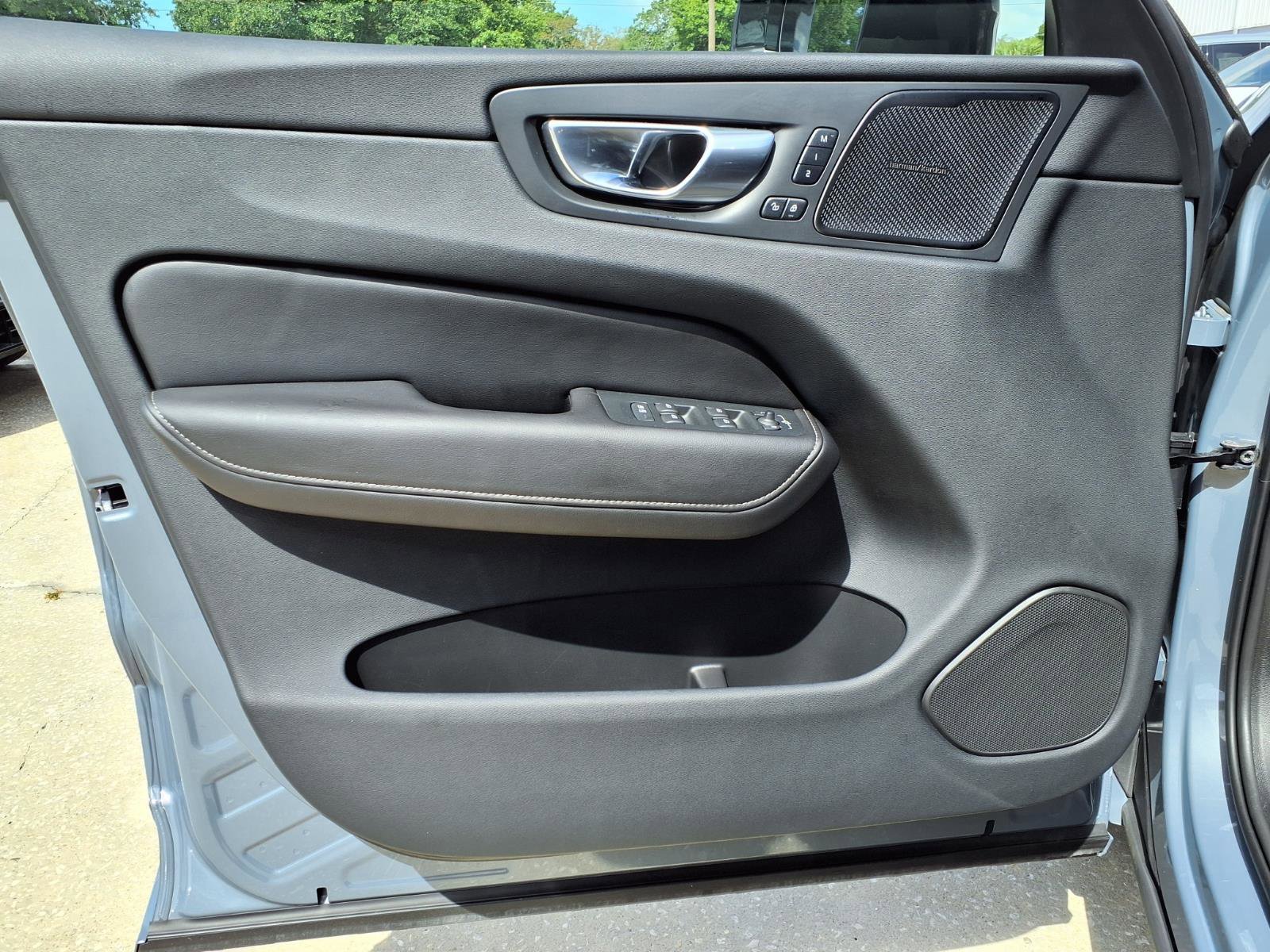 Certified 2023 Volvo XC60 B5 Ultimate w/ Climate Package image 20