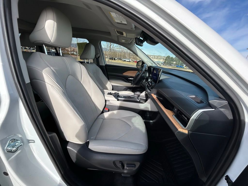 Used 2024 Toyota Grand Highlander Limited image 34