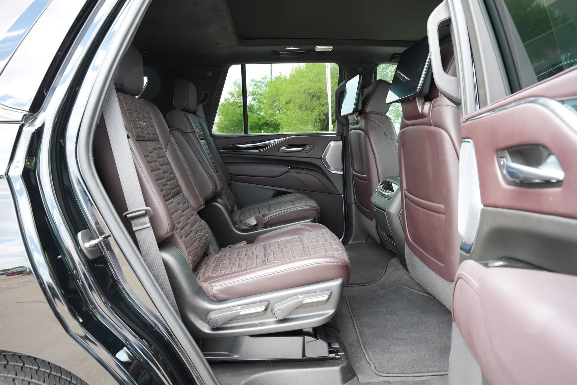 Certified 2023 Cadillac Escalade V w/ Heavy-Duty Trailer Package image 25