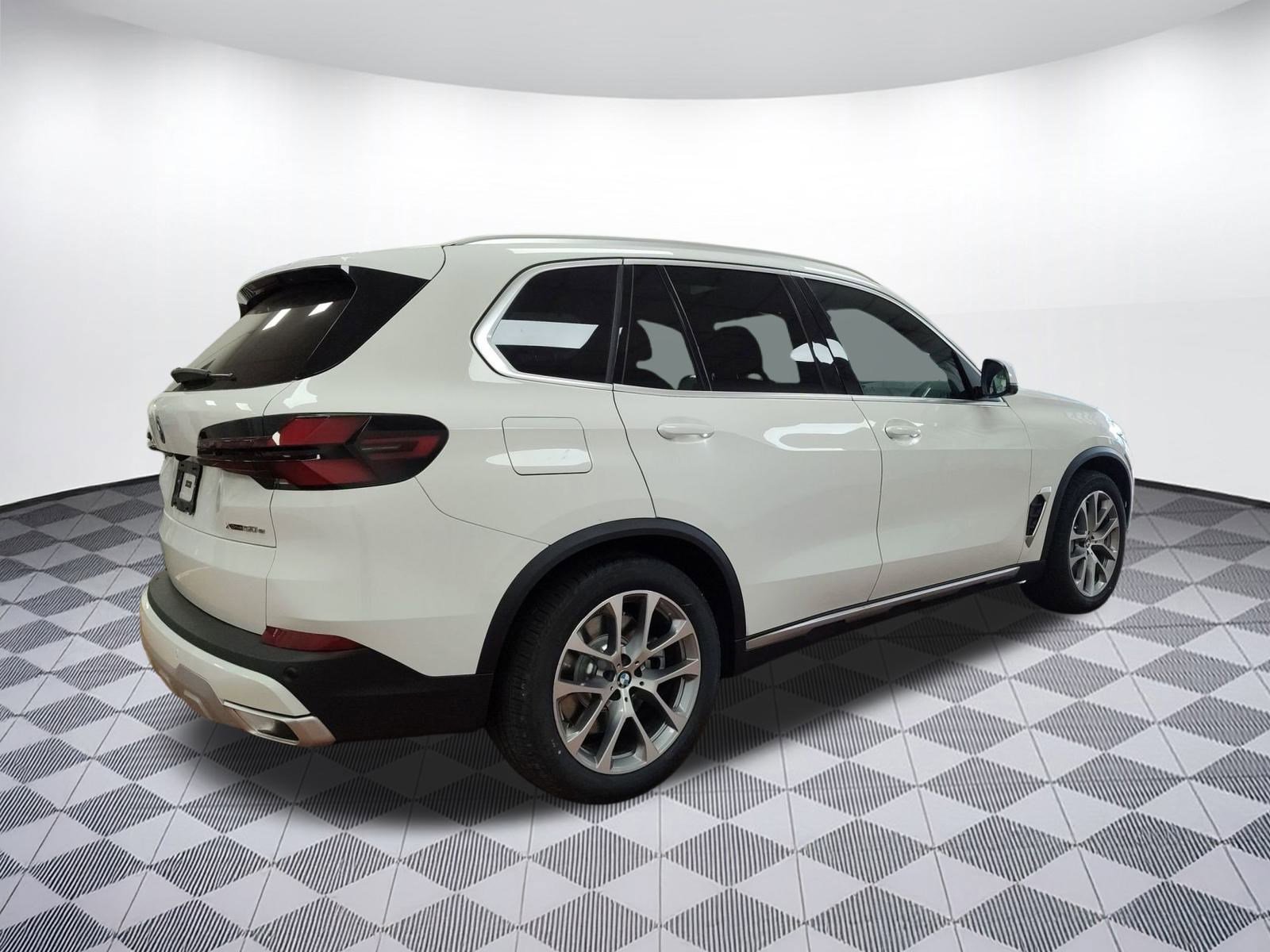 New 2026 BMW X5 xDrive50e w/ Climate Comfort Package image 8