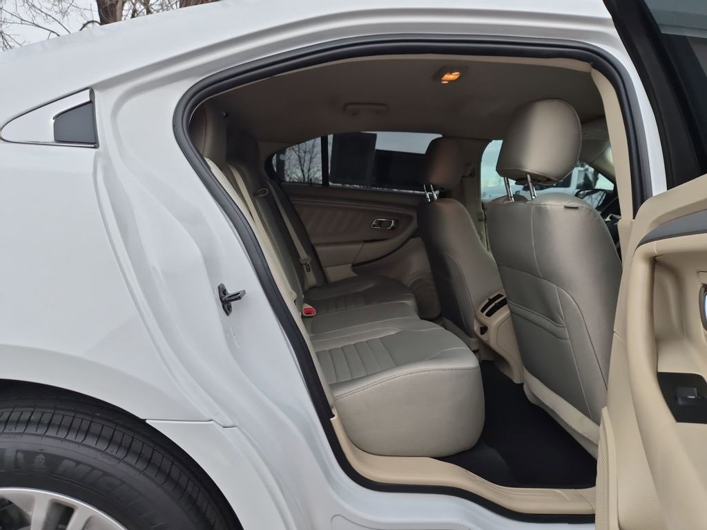 Used 2019 Ford Taurus SE image 25