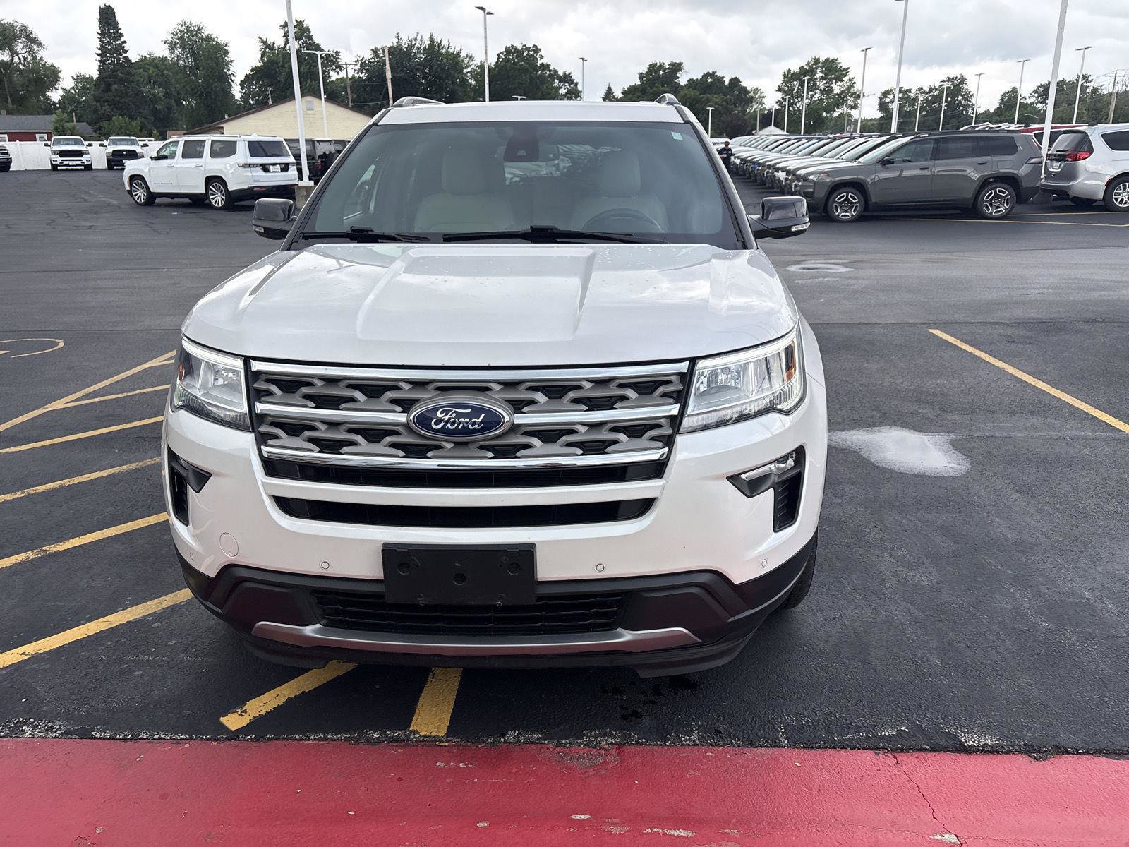 Used 2018 Ford Explorer XLT w/ Equipment Group 202A AWD/4WD image 2