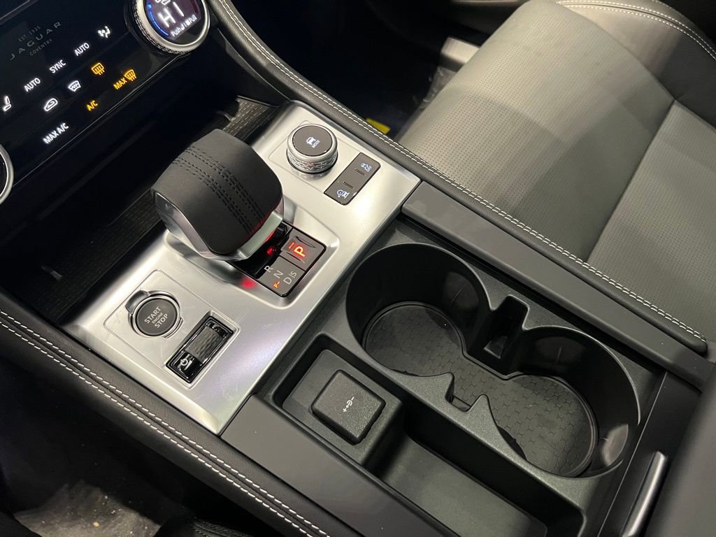 New 2025 Jaguar F-PACE R-Dynamic S image 28