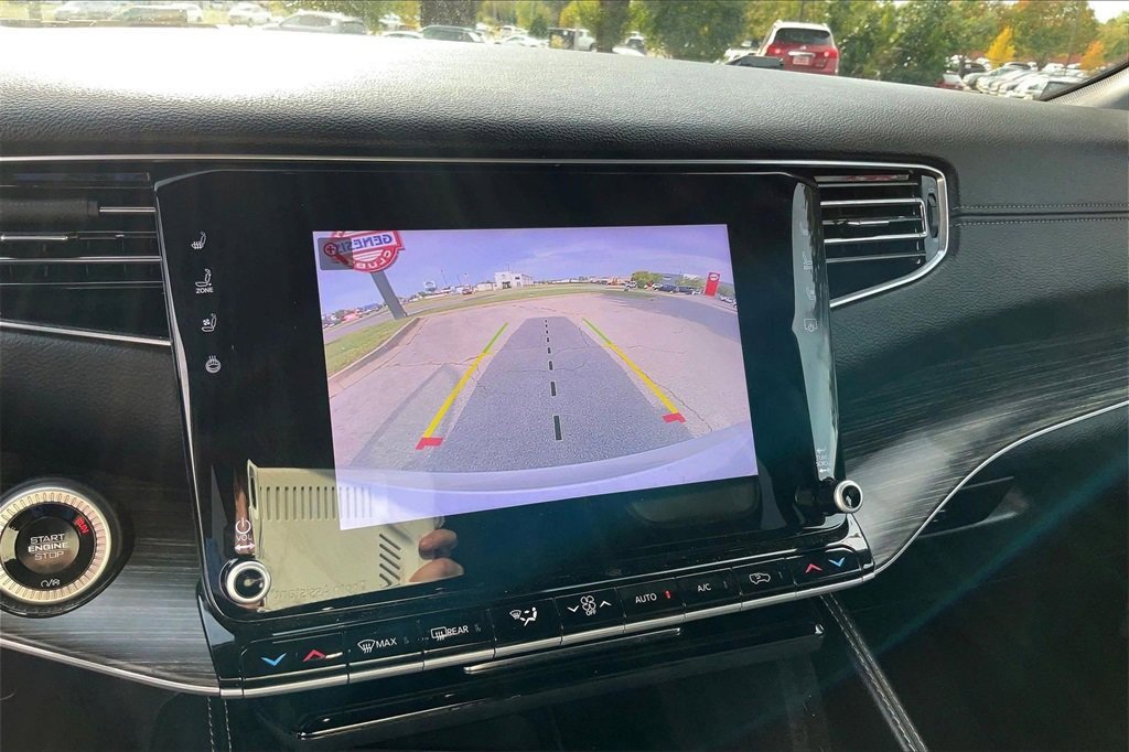 Used 2024 Jeep Wagoneer Series II w/ Flexible Seating Group image 21